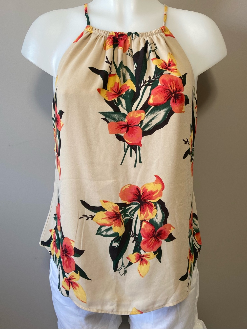 RW&CO. Beige Top with Black Label